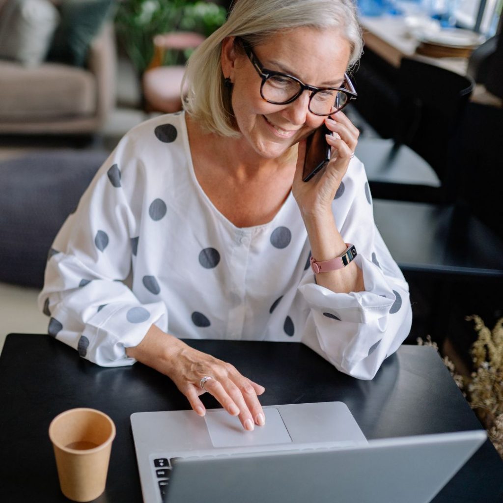 Mes contacts sont-ils sur mon téléphone ou ma carte SIM ?